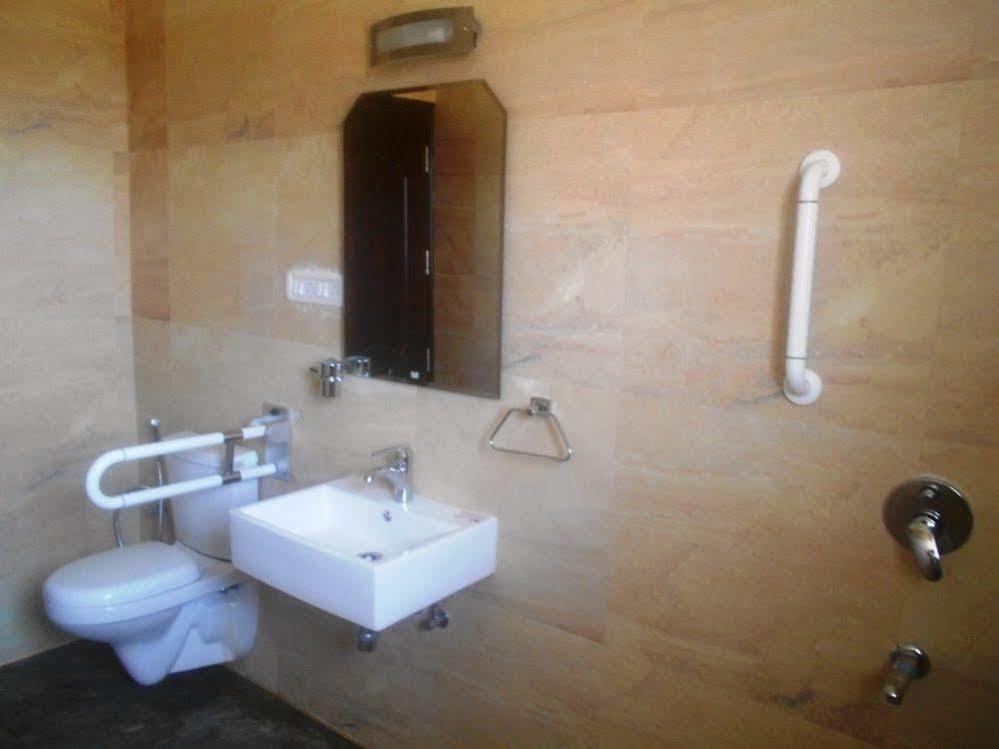 Oyo 24200 Bahri Beautiful Country Hotell Ayyampālaiyam Eksteriør bilde