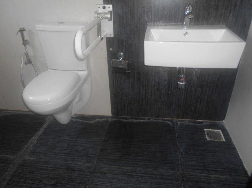 Oyo 24200 Bahri Beautiful Country Hotell Ayyampālaiyam Eksteriør bilde